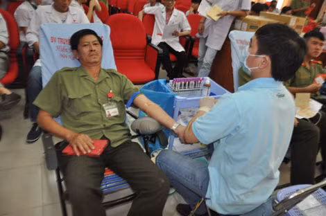 Anh Bùi Văn Khá với lần hiến máu thứ 5 trong sáng 6/8 Anh Bùi Văn Khá với lần hiến máu thứ 5 trong sáng 6/8