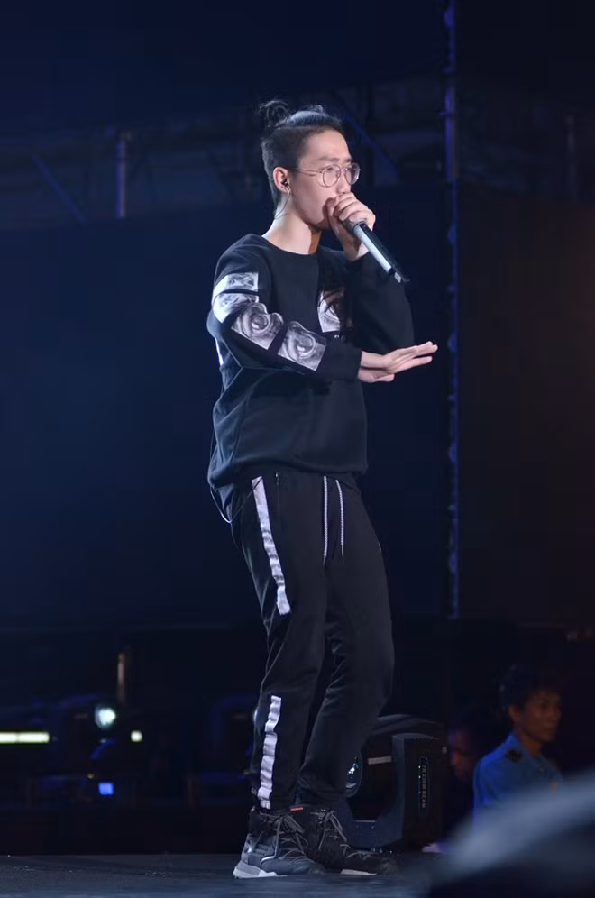Beatboxer Trung Bảo.