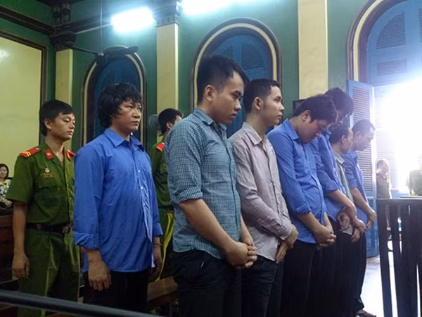 Một băng nhóm sử dụng công nghệ cao lừa đảo bị TAND TP Hồ Chí Minh đưa ra xét xử trong năm 2015.