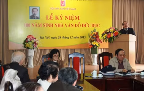 Các đại biểu dự lễ kỉ niệm.