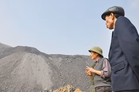 Những người cao tuổi lo lắng cho những thế hệ sau ở đây.