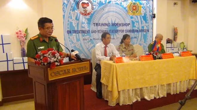 Đại tá Nguyễn Hiền Dũng phát biểu khai mạc lớp tập huấn.