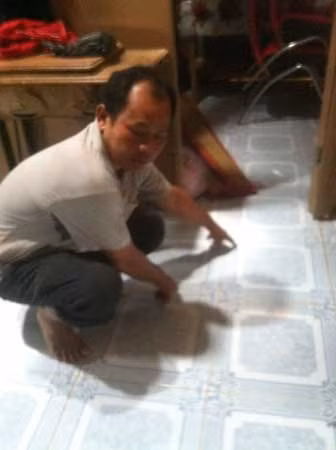 Anh Linh diễn tả lại lúc phát hiện thi thể con gái mình.