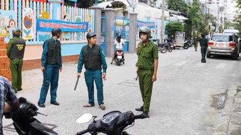Cảnh sát phong tỏa hiện trường.