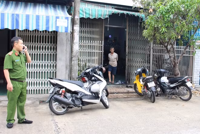 Hiện trường và căn nhà bị phóng hỏa