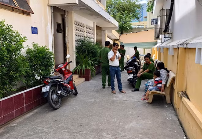 Công an TP Nha Trang tiến hành hoạt động điều tra, thu thập chứng cứ tài liệu có liên quan vụ việc bé trai tử vong bất thường