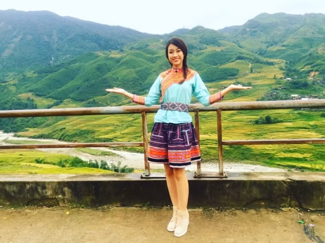Hoa hậu Mỹ Linh trong trang phục dân tộc tại Sapa