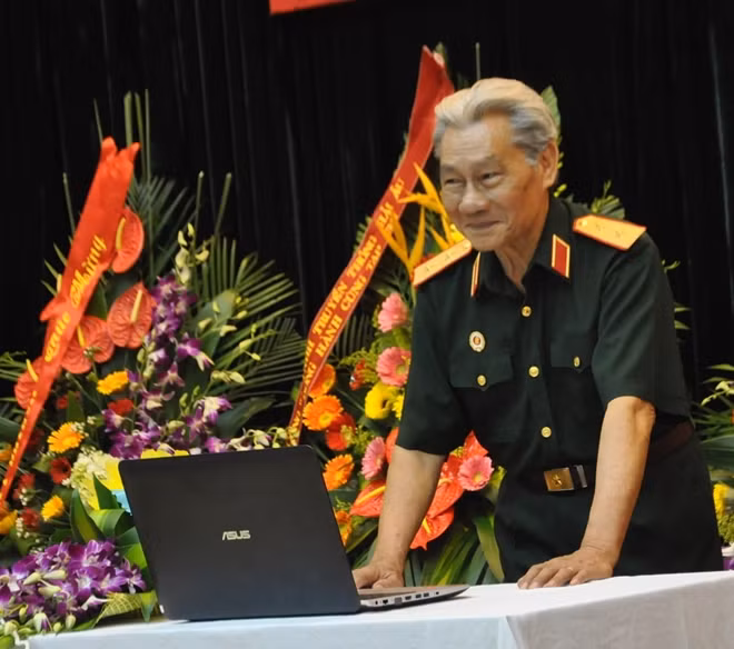 Trung tướng Lê Văn Hân, Chủ tịch hội Hỗ trợ gia đình liệt sĩ Việt Nam.