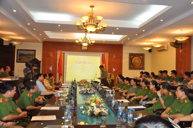 Tập huấn sử dụng chương trình quản lý cơ sở dữ liệu đảng viên trong Đảng bộ Công an trung ương.
