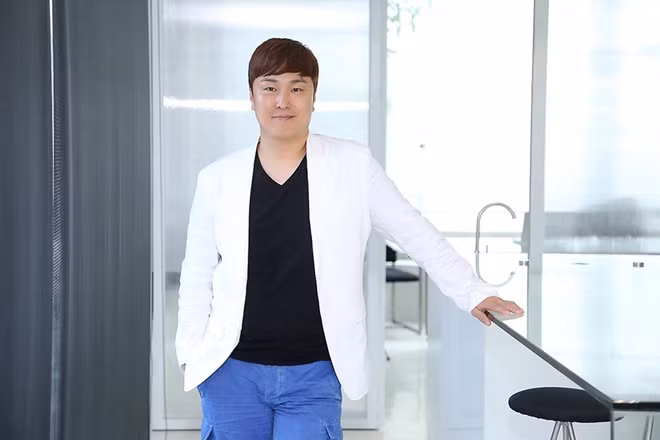 Nhà sản xuất nhạc phim "Hoàng tử gác mái", Park Sung Yun đã có mặt tại TP Hồ Chí Minh để chuẩn bị cho vai trò giám khảo khách mời của cuộc thi