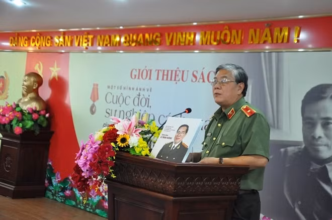 Thiếu tướng Nguyễn Bình Ban, Viện trưởng Viện lịch sử CAND: Cuốn sách có nhiều hình ảnh tư liệu quý, xúc động về Thượng tướng Lê Minh Hương