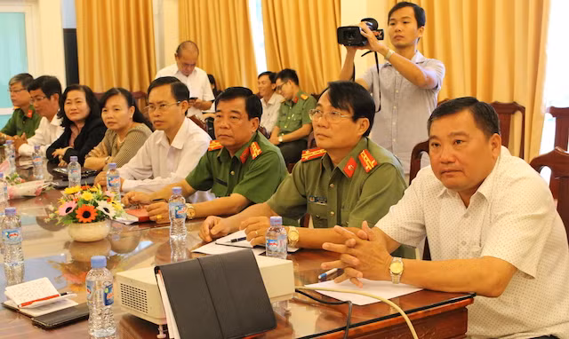 Lãnh đạo UBND tỉnh Trà Vinh cùng Ban Giám đốc Công an tỉnh Trà Vinh.