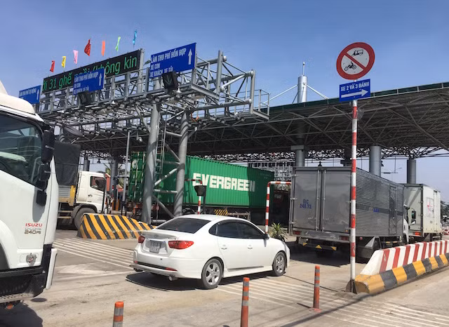 Ùn ứ tại khu vực BOT Cai Lậy.