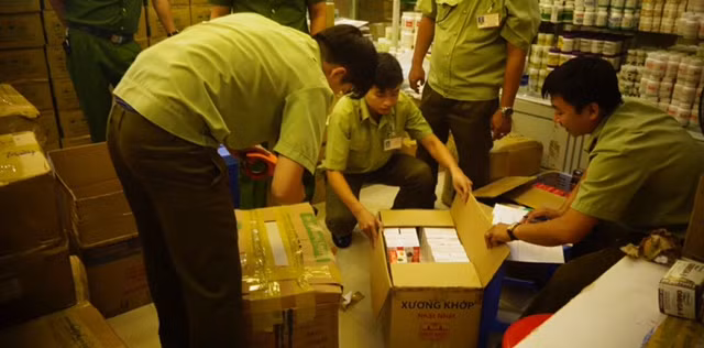 Cơ sở kinh doanh thực phẩm chức năng và tân dược không rõ nguồn gốc.
