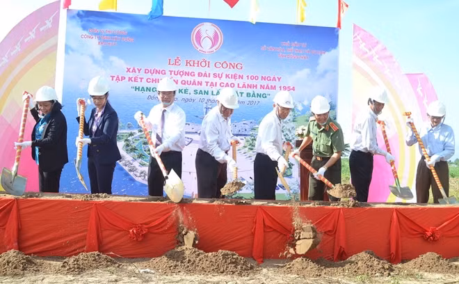 Các đại biểu tại lễ khởi công.