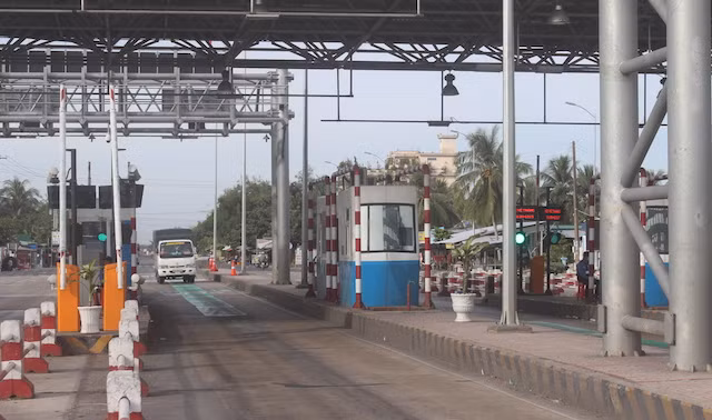Các hoạt động thu phí đều tạm ngưng.