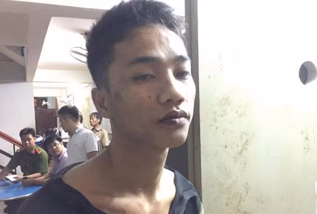 Thanh niên ngáo đá đâm người trọng thương.