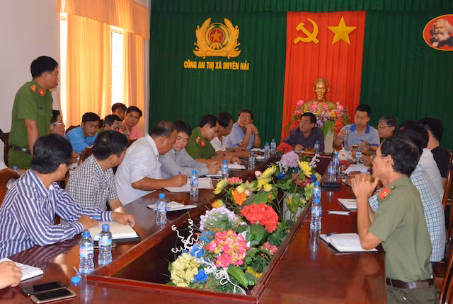 Quang cảnh buổi họp