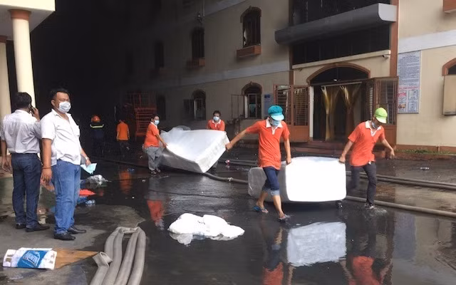 Vụ cháy công ty, gây thiệt hại nặng nề.