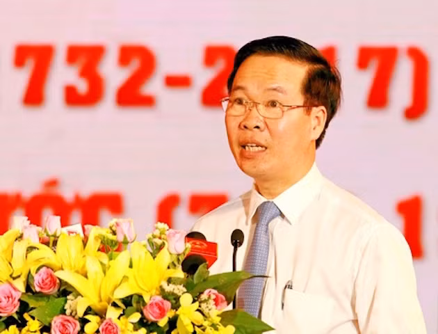 Đồng chí Võ Văn Thưởng, Ủy viên Bộ Chính trị, Bí thư Trung ương Đảng, Trưởng Ban Tuyên giáo Trung ương phát biểu tại buổi lễ. Ảnh Báo Vĩnh Long. Đồng chí Võ Văn Thưởng, Ủy viên Bộ Chính trị, Bí thư Trung ương Đảng, Trưởng Ban Tuyên giáo Trung ương phát biểu tại buổi lễ. Ảnh Báo Vĩnh Long.