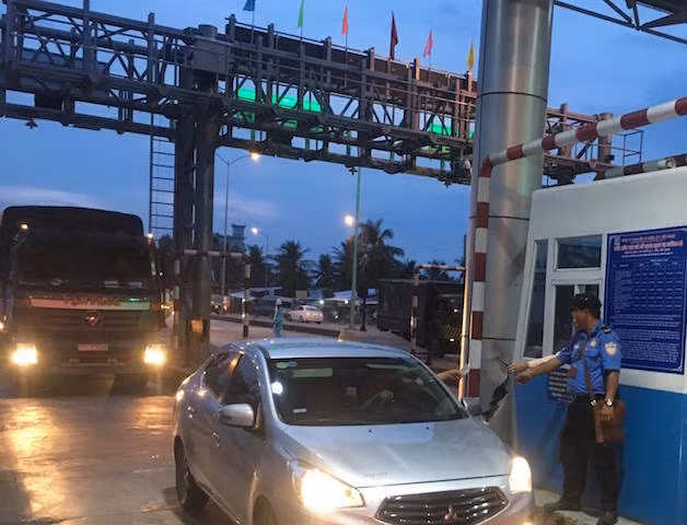 Hoạt động thu phí trở lại, các phương tiện qua lại thuận lợi.