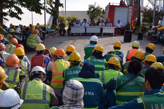 Đại tá Lê Văn Việt, Giám đốc Công an tỉnh Trà Vinh trực tiếp phát động phong trào toàn dân tố giác tội phạm, vây bắt thủ phạm cướp ngân hàng vào ngày 3-5. Từ khi xảy ra vụ cướp đến nay, Công an Trà Vinh đã phát động 70 cuộc, với hơn 6.000 người dân tham dự để tố giác tội phạm.