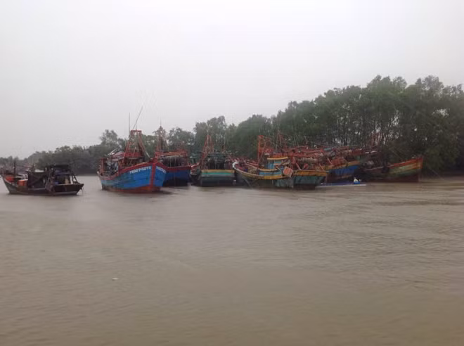Tàu bè neo đậu tại Trà Vinh.