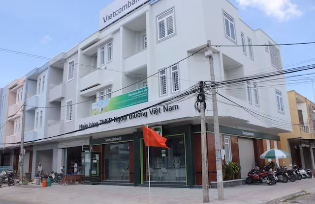 Cán bộ điều tra của Cục cảnh sát hình sự trực tiếp đến hiện trường, nơi xảy ra vụ cướp.