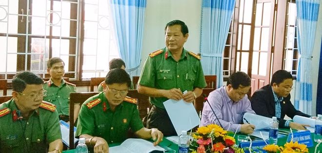 Đại tá Huỳnh Trung Nguyên, Phó Giám đốc Công an tỉnh phát biểu.