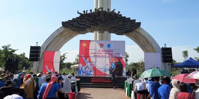 Quang cảnh lễ phát động.