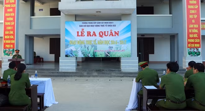 Quang cảnh lễ ra quân.