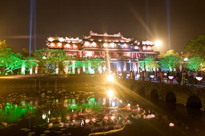 Đến với chương trình, du khách có nhiều cơ hội trải nghiệm thú vị cùng Di sản Huế. (ảnh Internet) Đến với chương trình, du khách có nhiều cơ hội trải nghiệm thú vị cùng Di sản Huế. (ảnh Internet)