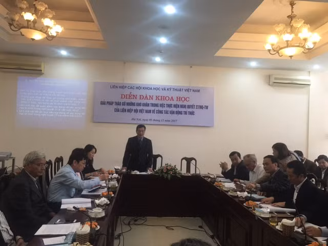 cần đổi mới và tăng cường sự lãnh đạo của Đảng về xây dựng đội ngũ trí thức. Theo đó, lấy đối thoại, thuyết phục và đồng hành làm chính;