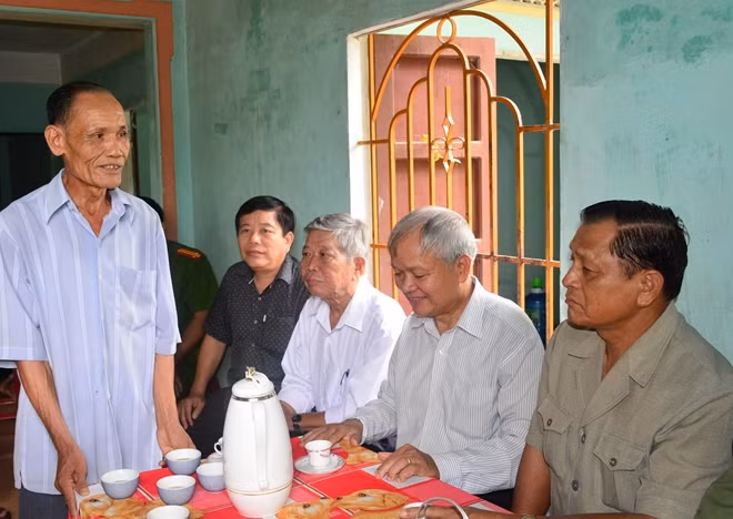 Cựu chiến binh Phạm Hữu Xanh gửi lời cám ơn đến Ban Biên tập và cán bộ chiến sĩ Báo CAND; cán bộ nhân viên Trungnam Group và đồng đội Ban An ninh Quảng Đà