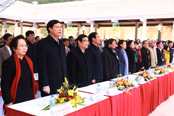 Đoàn đại biểu tham dự khai hội xuân Ngọa Vân lần thứ nhất.