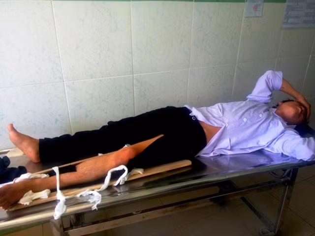 Người điều khiển phương tiện gây tai nạn được chữa trị tại bệnh viện