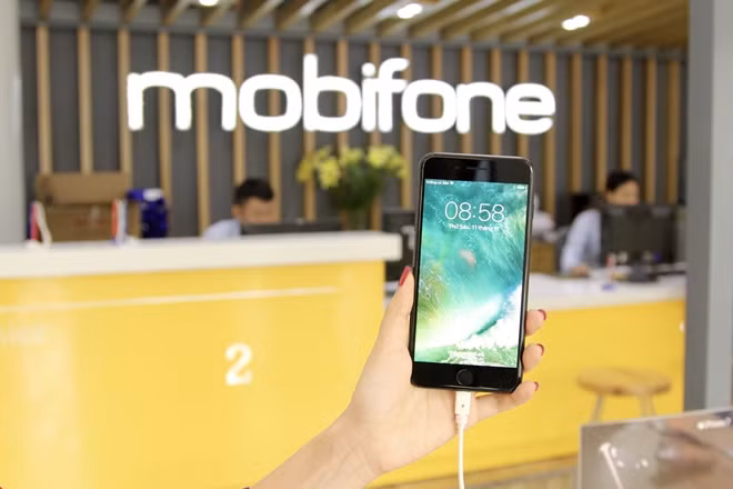 Khách hàng có thể mua iPhone 7 bản 32GB với giá 9,26 triệu đồng nếu kèm theo gói cước cam kết