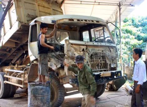 Xưởng sửa chữa ôtô của anh Phạm Thiết Tưởng.