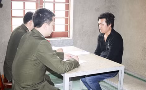 Cơ quan An ninh điều tra Công an tỉnh Hòa Bình lấy lời khai Quách Đức Thường.