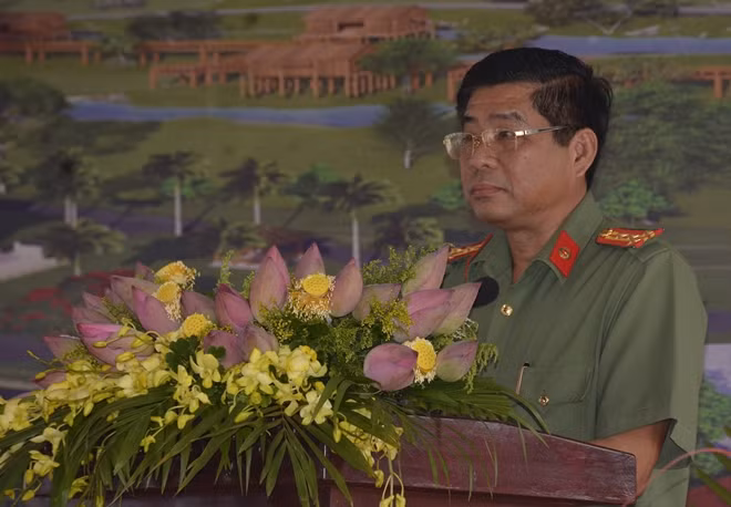 Đại tá Nguyễn Văn Hiểu, Giám đốc Công an tỉnh Đồng Tháp phát biểu tại lễ khởi công.