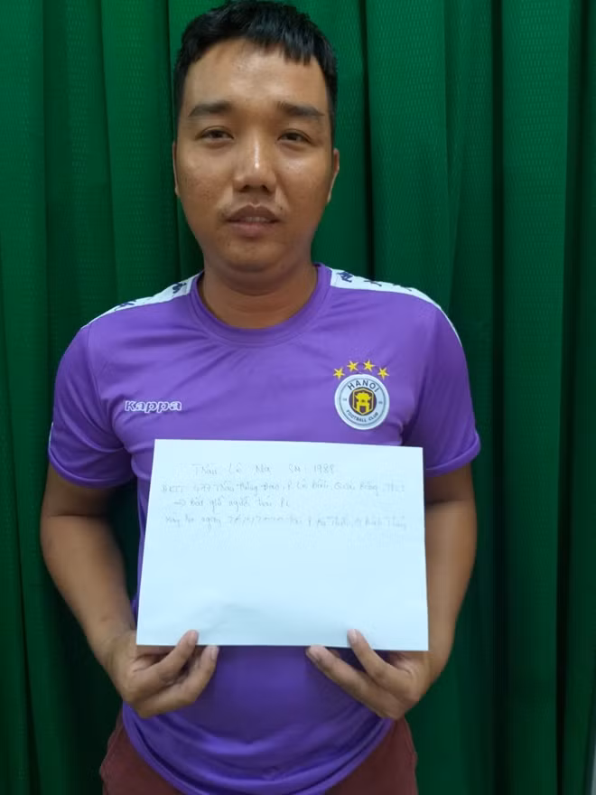 Những người liên quan bị Công an tạm giữ.