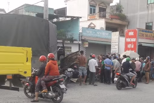 Ôtô tải tông chết bà bán đồ nướng