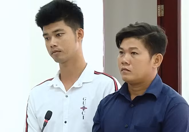 Hai bị cáo tại phiên tòa.