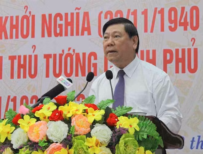 Bí thư Tỉnh ủy Vĩnh Long Trần Văn Rón đọc diễn văn tại lễ kỷ niệm.