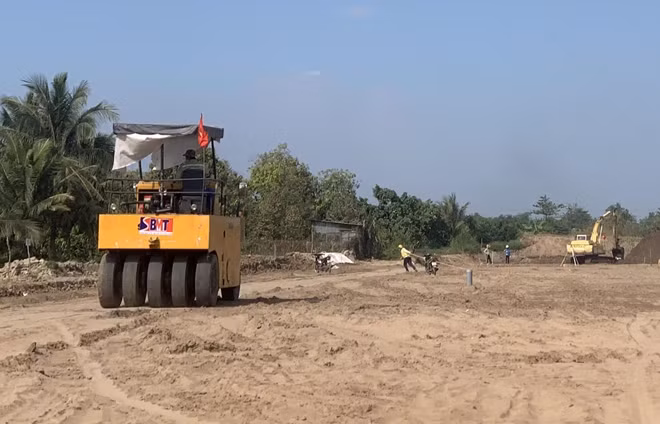 Thi công dự án cao tốc Trung Lương - Mỹ Thuận.