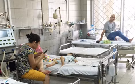 Người có BHYT cùng chi trả cũng chịu tác động khi tăng giá dịch vụ.