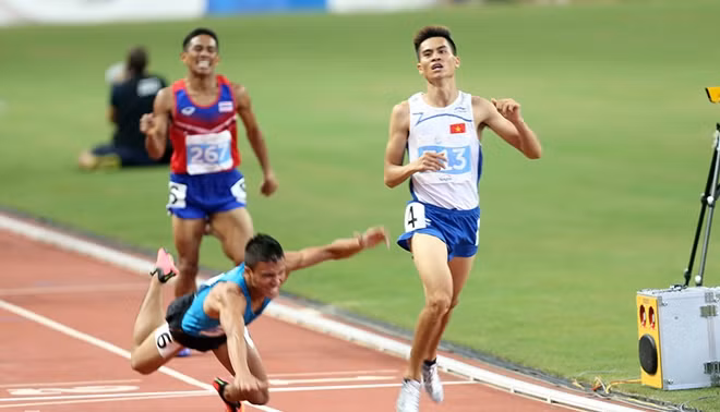 Cũng ở đường chạy cự ly 800 mét và 1500 mét, Dương Văn Thái xuất sắc bước lên bục cao nhất. Chiến thắng của VĐV quê Nam Định rất kịch tính khi hơn đối thủ trong tích tắc ở nội dung 800 mét và sau đó là cú bứt phá ngoạn mục trong vòng thi cuối ở nội dung 1500 mét. Dương Văn Thái đặt mục tiêu hướng ra châu lục, chưa hài lòng với thành tích tại SEA Games.