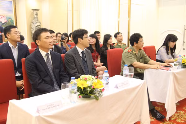 Các đại biểu dự lễ khai giảng. Các đại biểu dự lễ khai giảng.