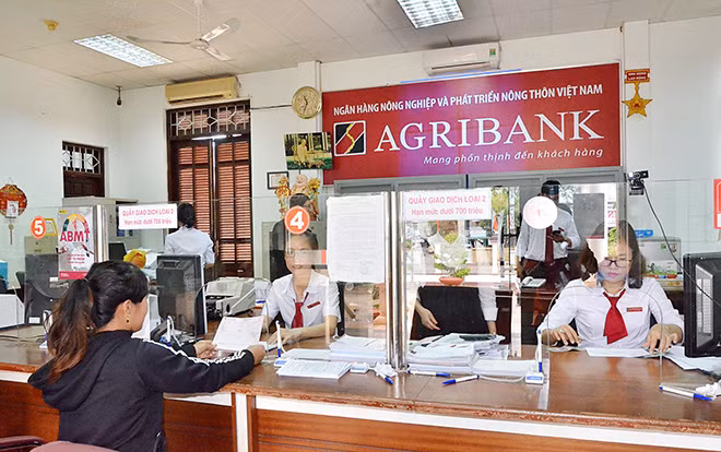 Agribank triển khai các tổ vay vốn và điểm giao dịch lưu động nhằm hạn chế tín dụng đen.