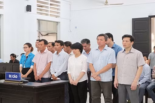 Rút ruột ngân sách hơn 6 tỷ đồng,11 bị cáo lĩnh án 93 năm tù